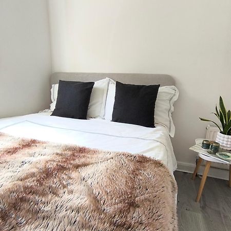 Bright Chiswick Apartment - Great Location London Kültér fotó